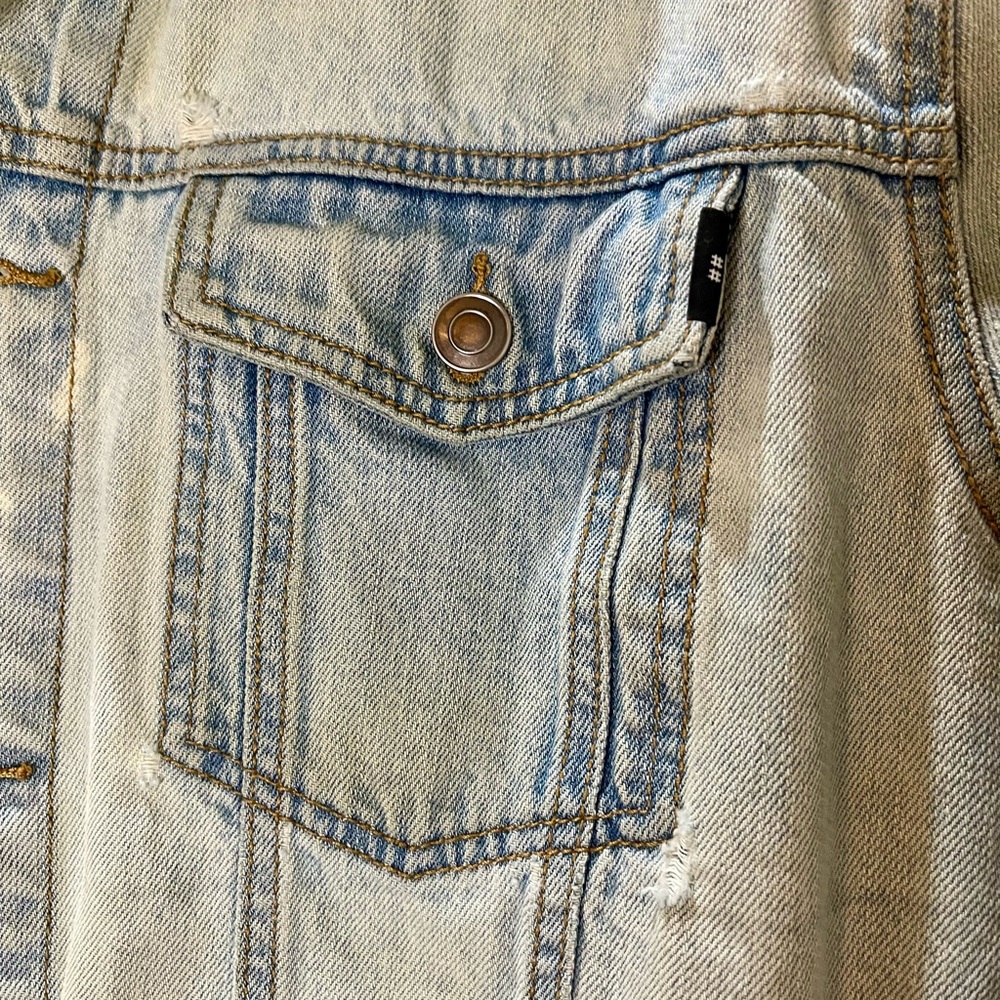 Rare Budweiser Distressed Light Blue Denim Jacket w/Embroidered Tiger Size M/L - Picture 3 of 16